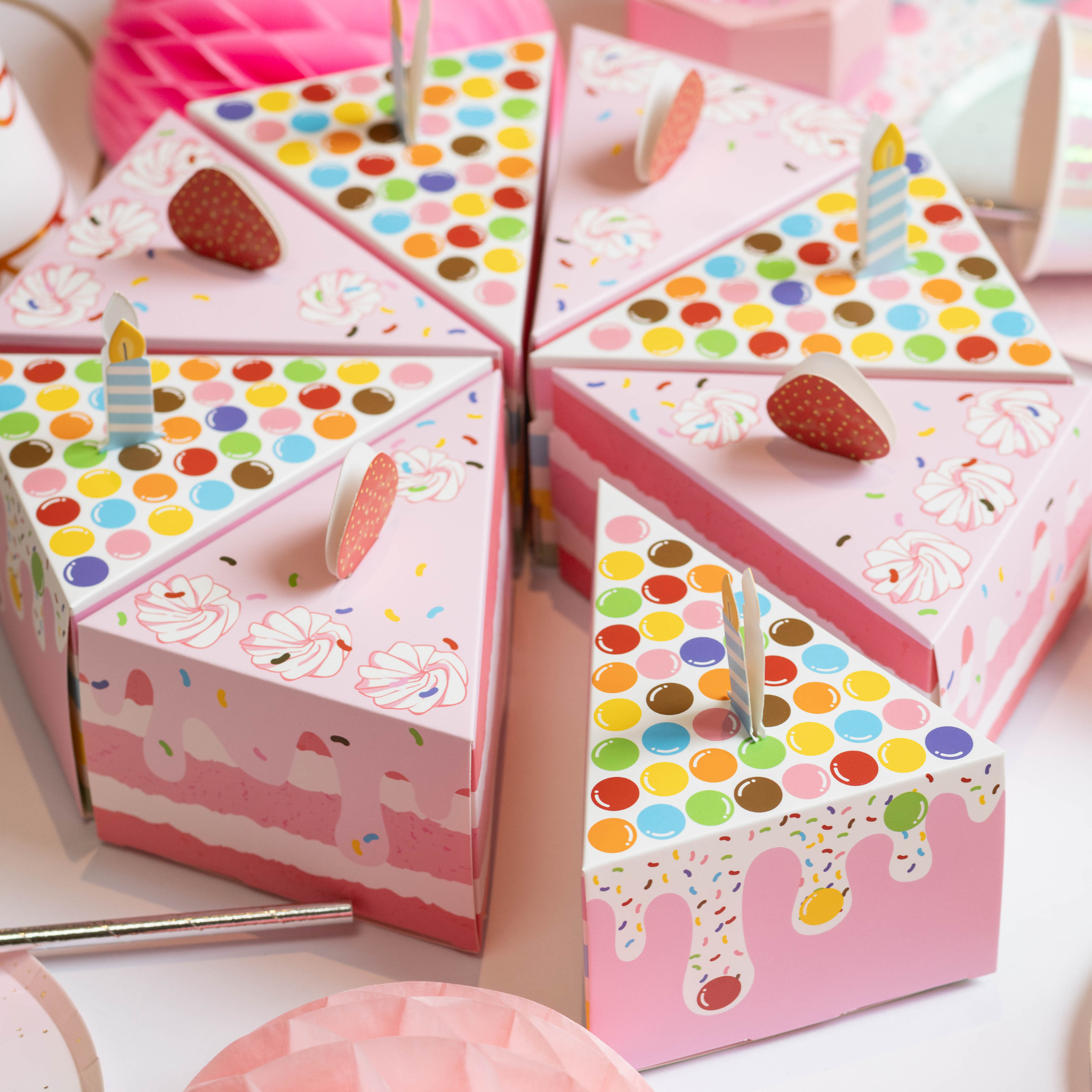 Cake Favour Boxes, Strawberry (set of 4)