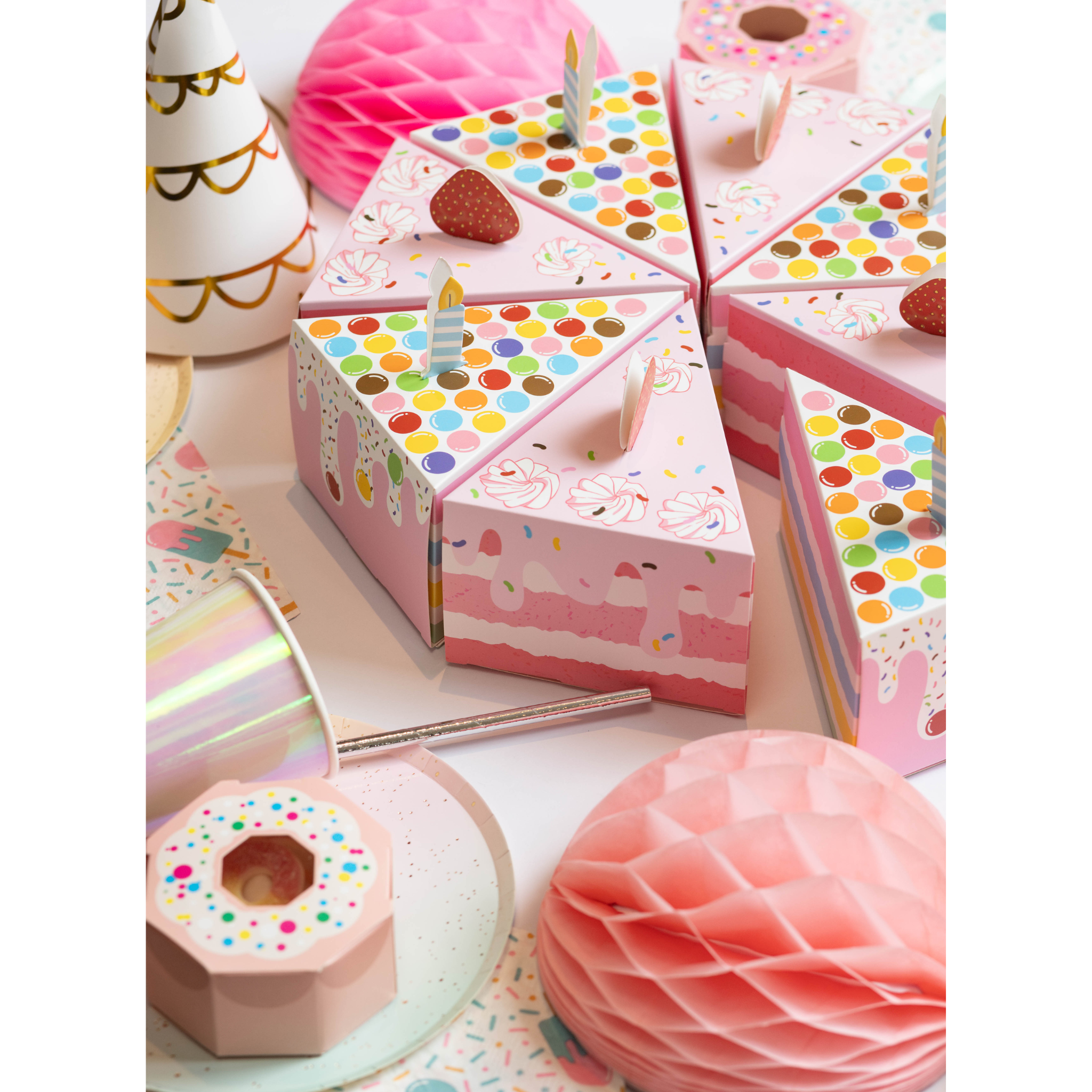 Cake Favour Boxes, Strawberry (set of 4)